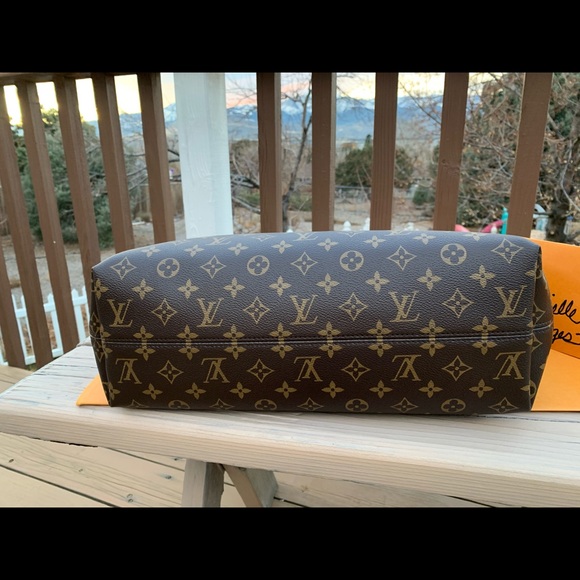 Sold - New Louis Vuitton Graceful MM - Picture 9 of 16